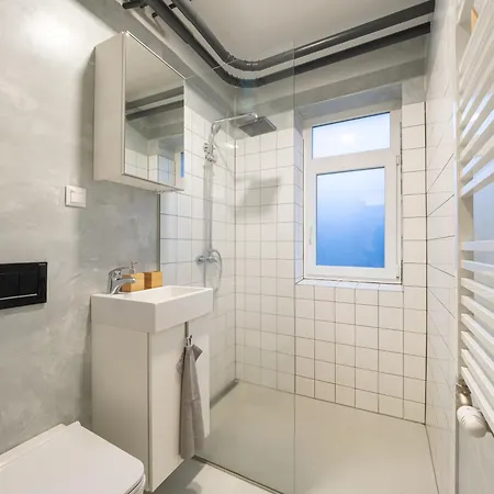 Zechenterova Apartment